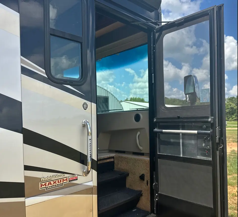 2012 Winnebago Journey RV For Sale | Low Miles | Live Auction