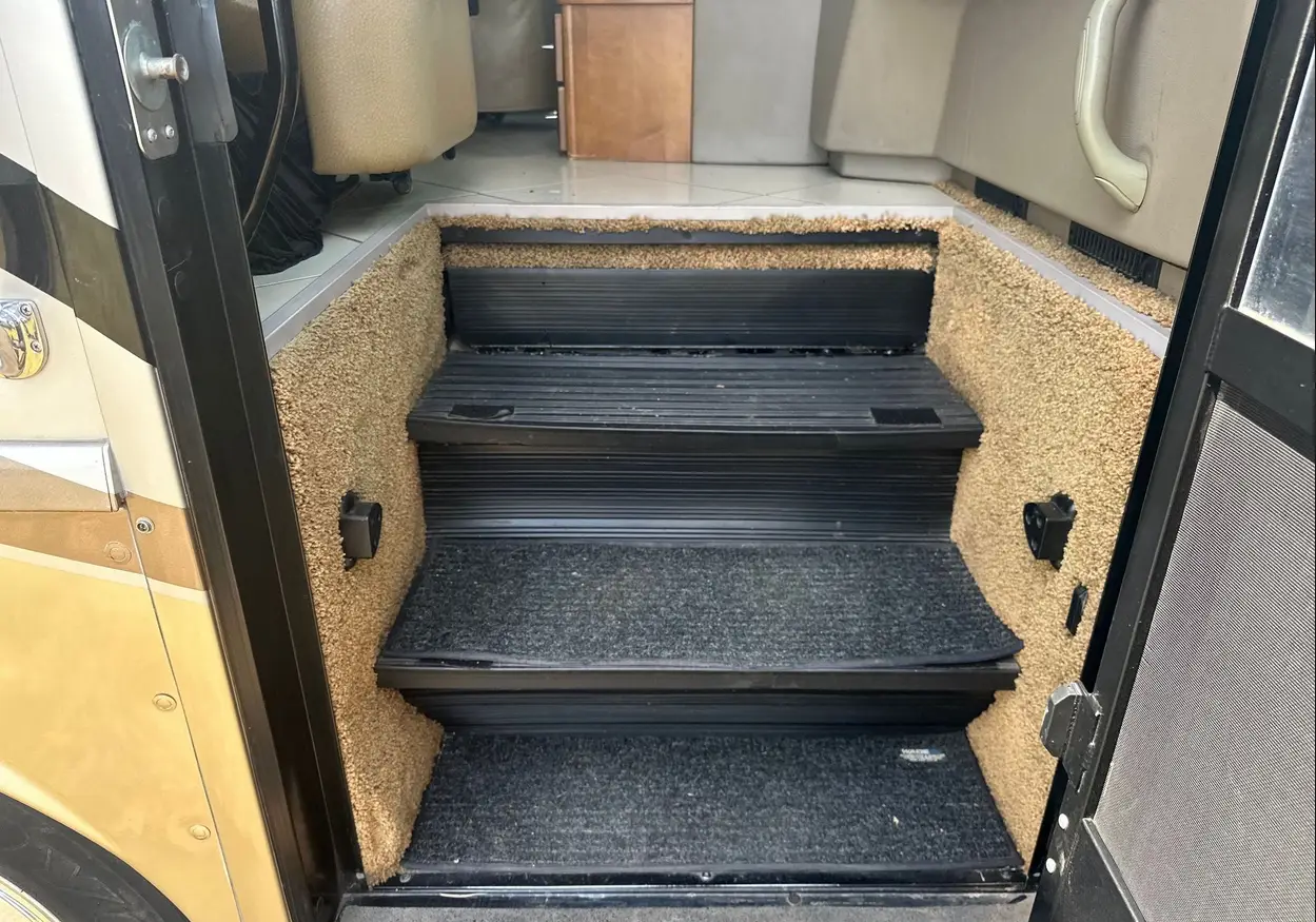 2012 Winnebago Journey RV For Sale | Low Miles | Live Auction