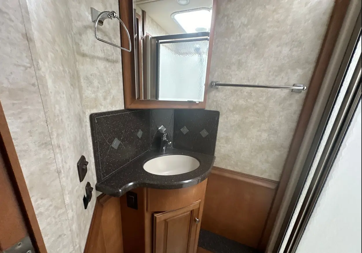 2012 Winnebago Journey RV For Sale | Low Miles | Live Auction