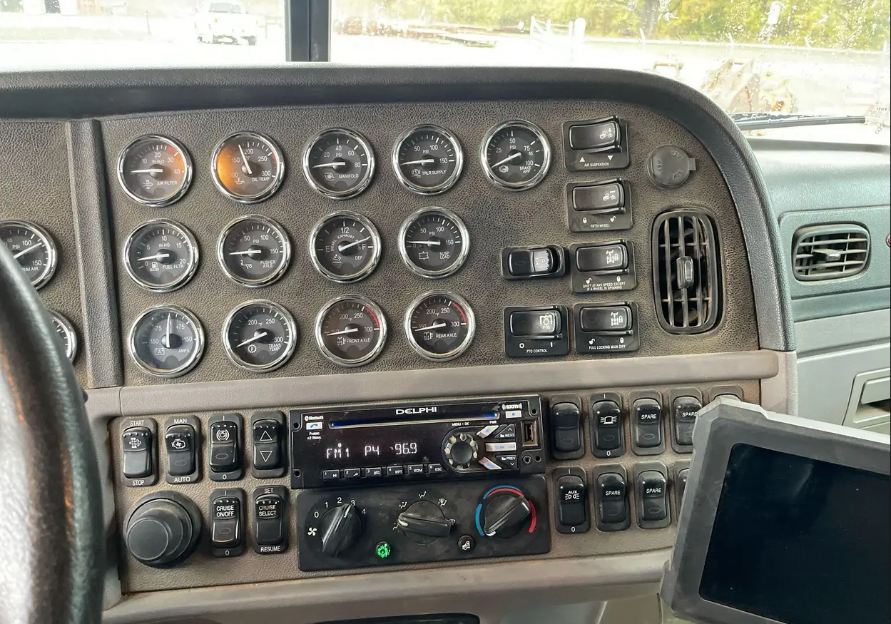 2013 Peterbilt 388 semi Truck For Sale | Low Miles | Live Auction