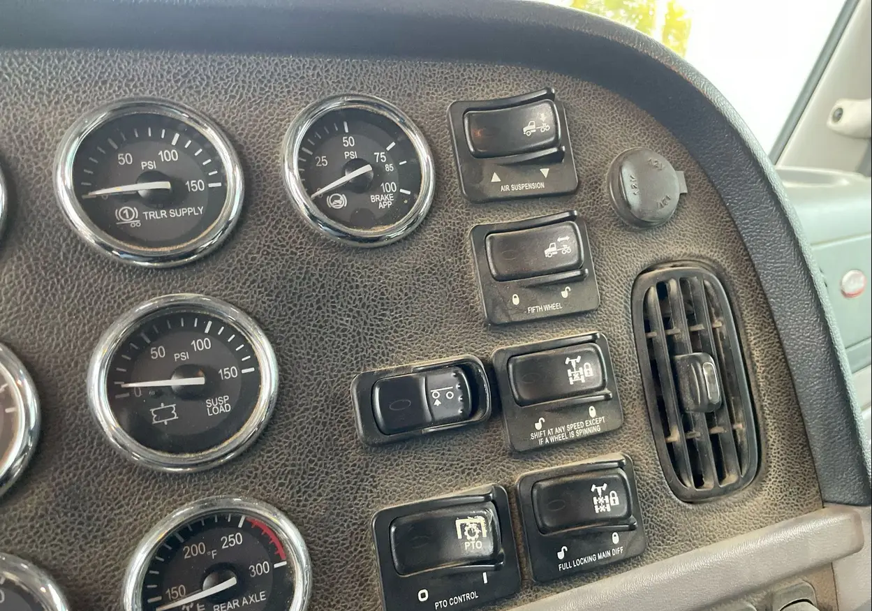 2013 Peterbilt 388 semi Truck For Sale | Low Miles | Live Auction