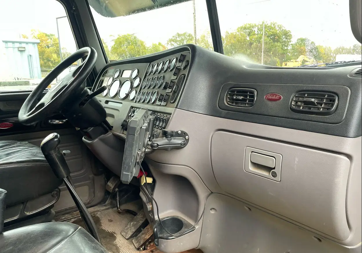 2013 Peterbilt 388 semi Truck For Sale | Low Miles | Live Auction