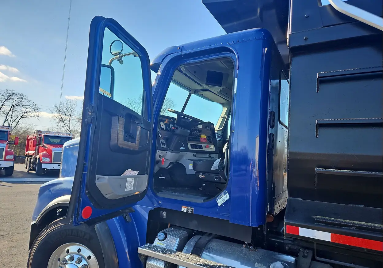 2016 Freightliner Coronado 122SD dump Truck For Sale | Low Miles | Live Auction