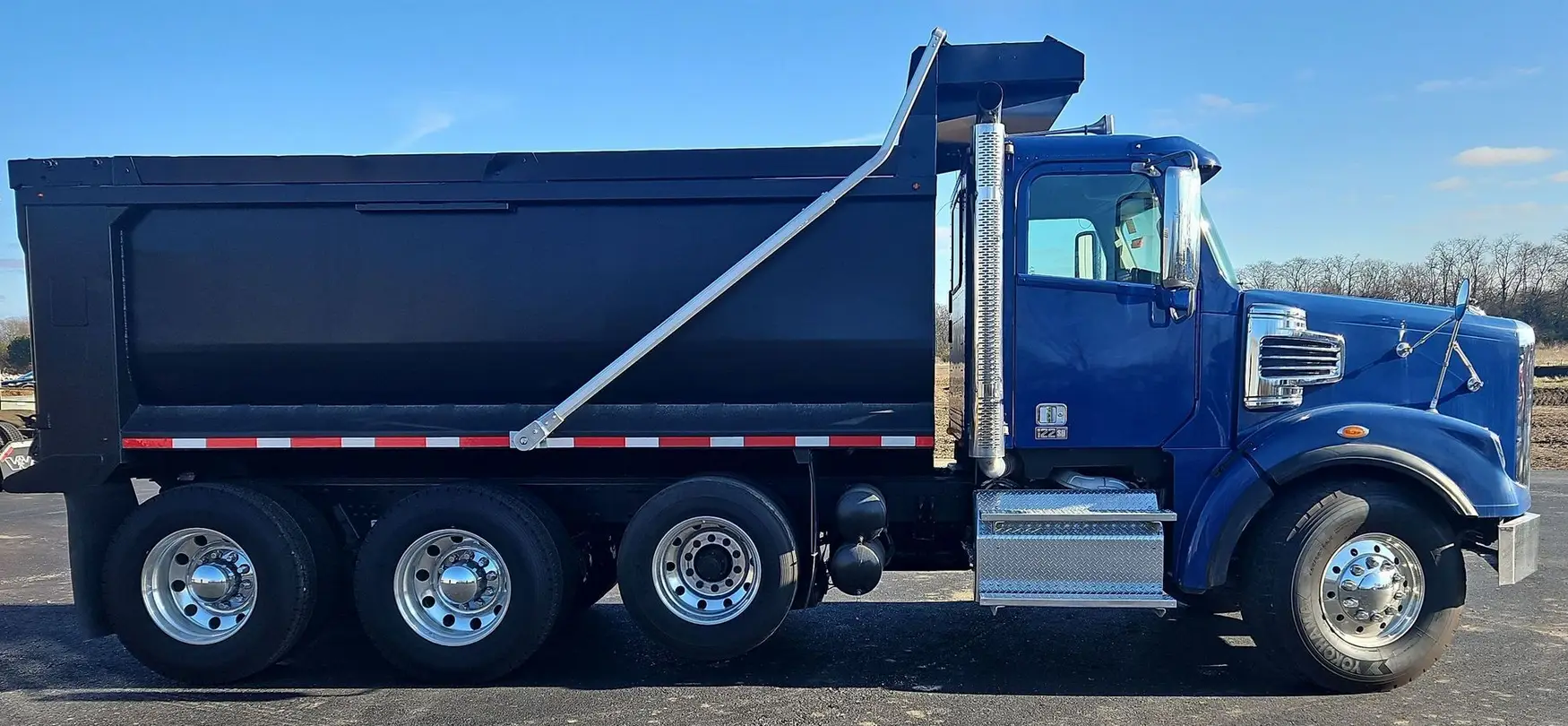 2016 Freightliner Coronado 122SD dump Truck For Sale | Low Miles | Live Auction