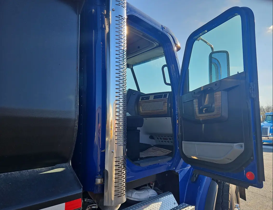 2016 Freightliner Coronado 122SD dump Truck For Sale | Low Miles | Live Auction
