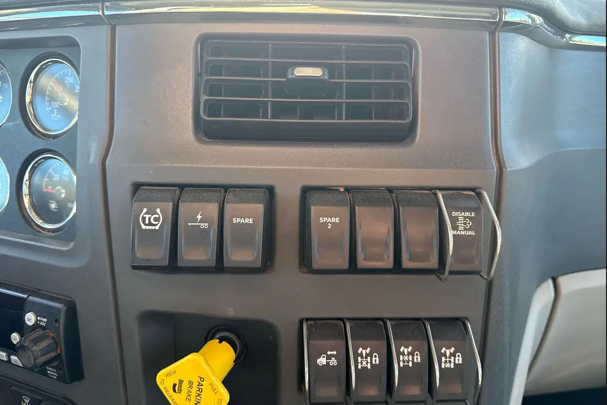 2023 Peterbilt 567 semi Truck For Sale | Low Miles | Live Auction