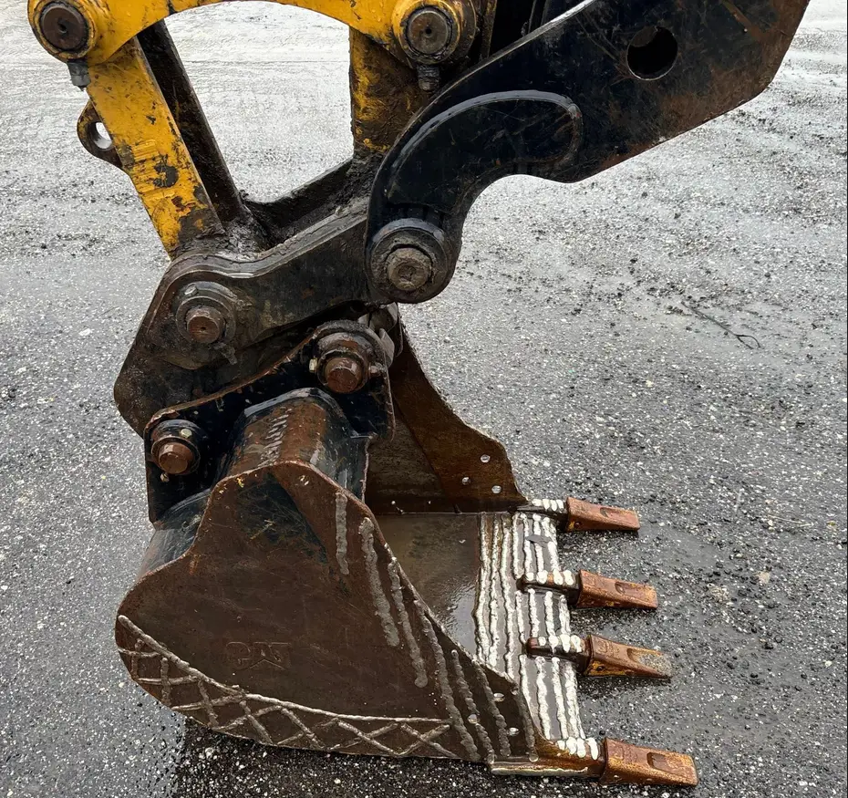 2017 Caterpillar 305E2 mini excavator For Sale | Low Hours | Live Auction