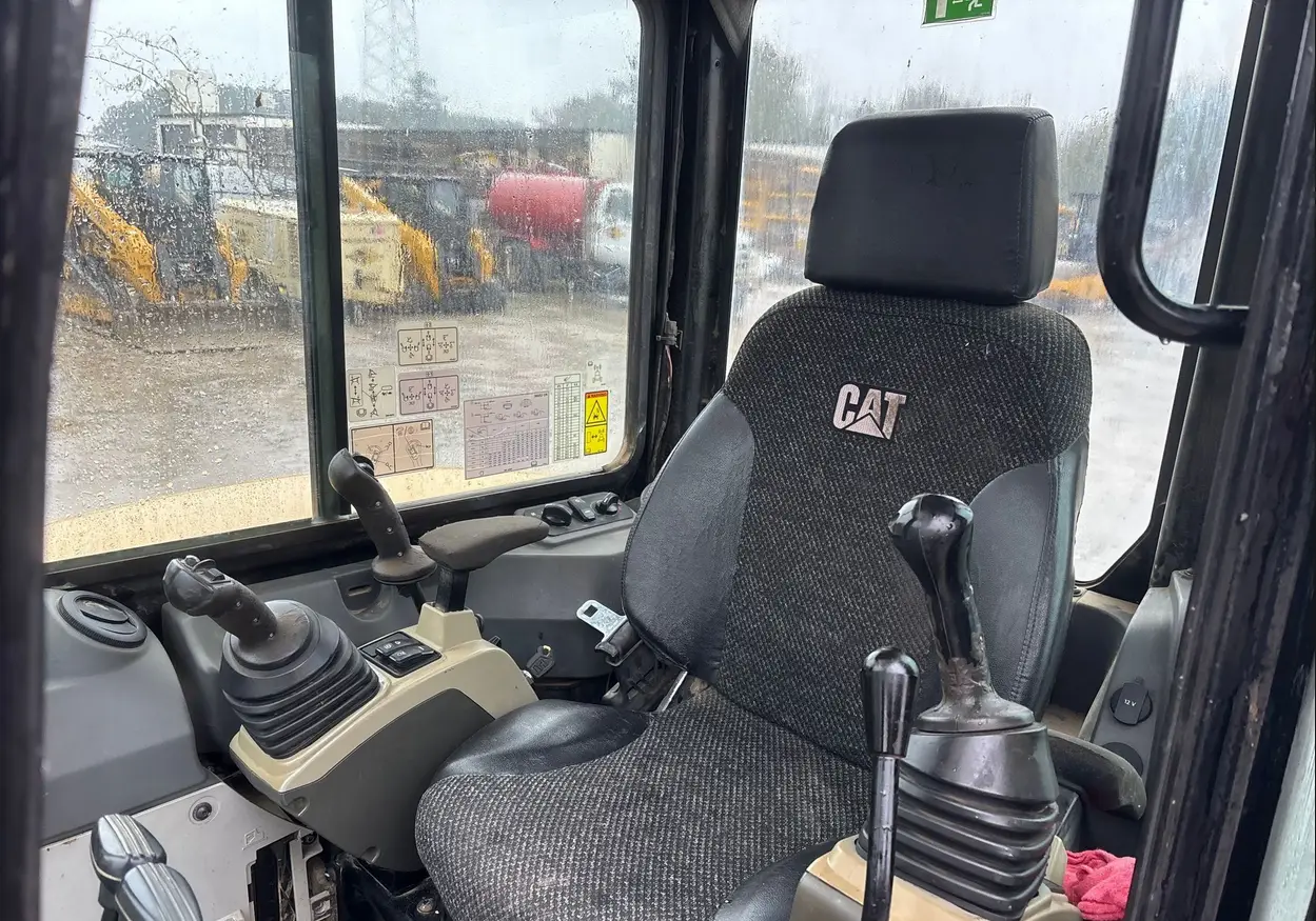 2017 Caterpillar 305E2 mini excavator For Sale | Low Hours | Live Auction