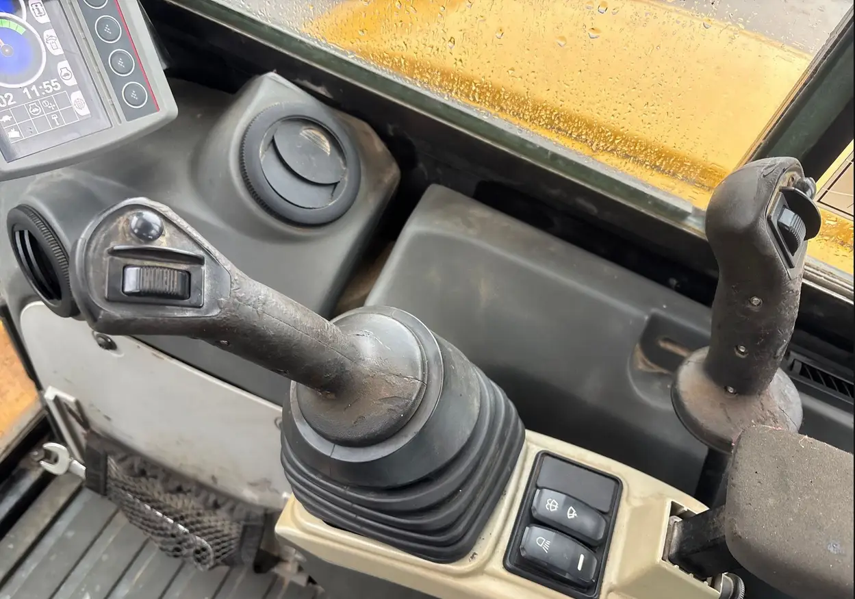 2017 Caterpillar 305E2 mini excavator For Sale | Low Hours | Live Auction