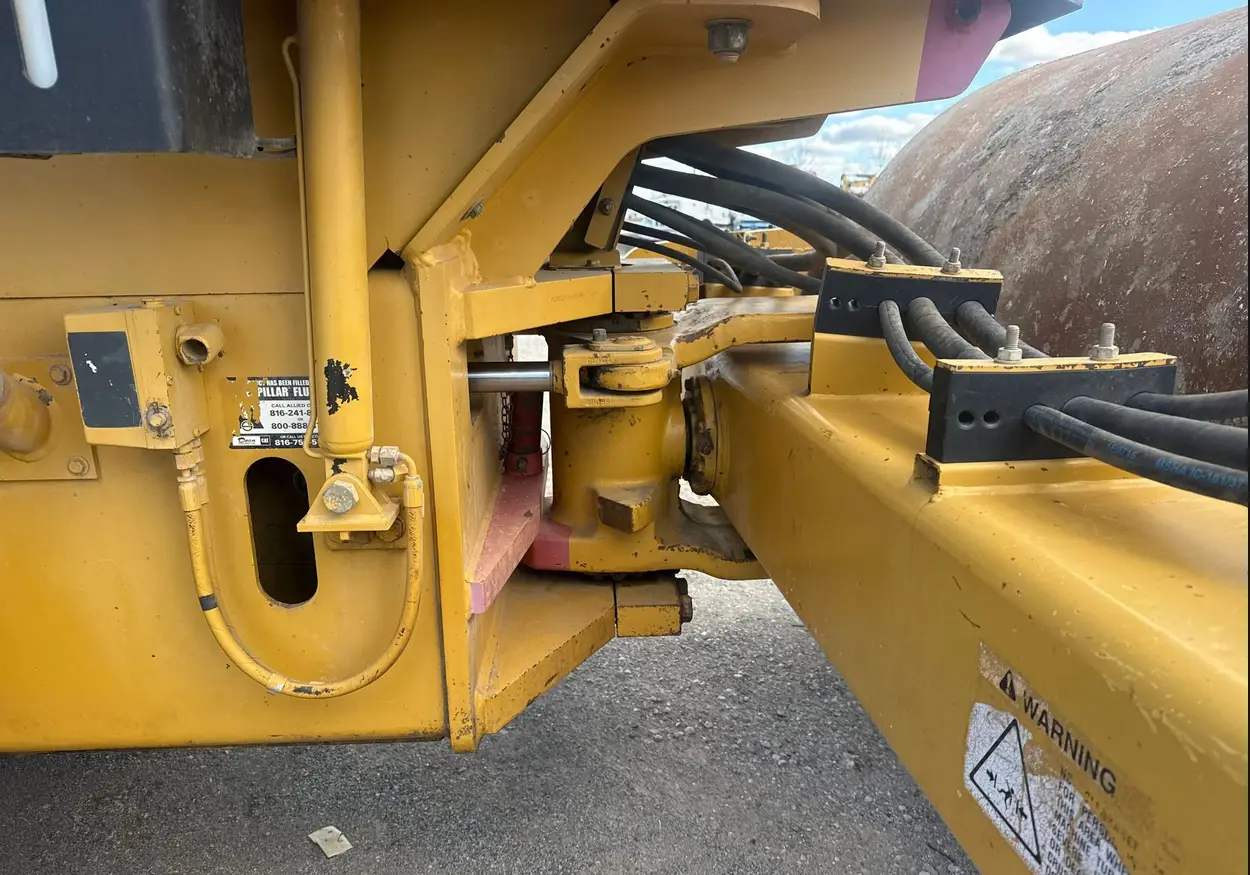 2007 Caterpillar CS563 single drum vibratory roller
