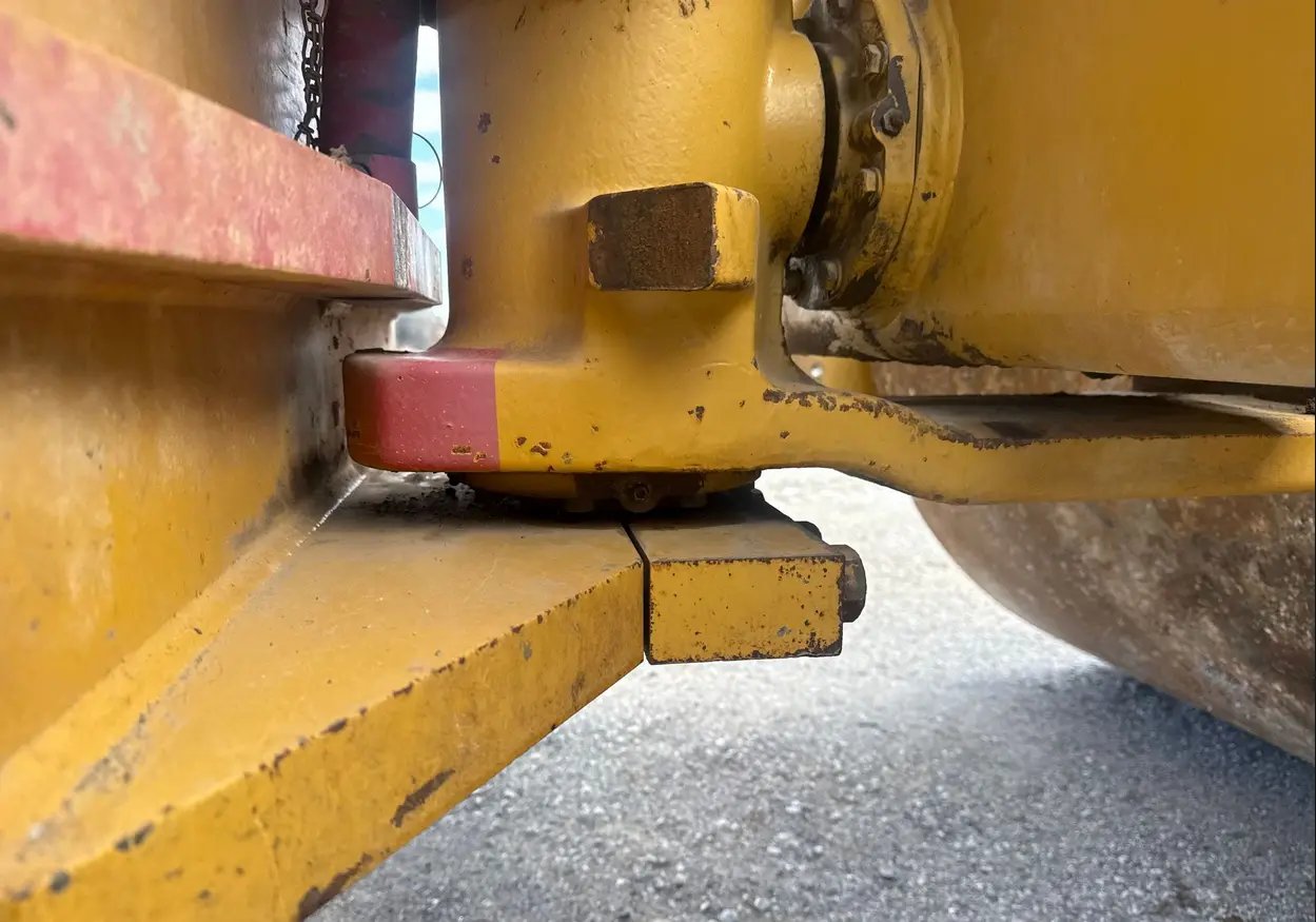 2007 Caterpillar CS563 single drum vibratory roller