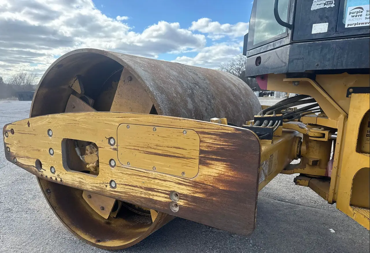 2007 Caterpillar CS563 single drum vibratory roller