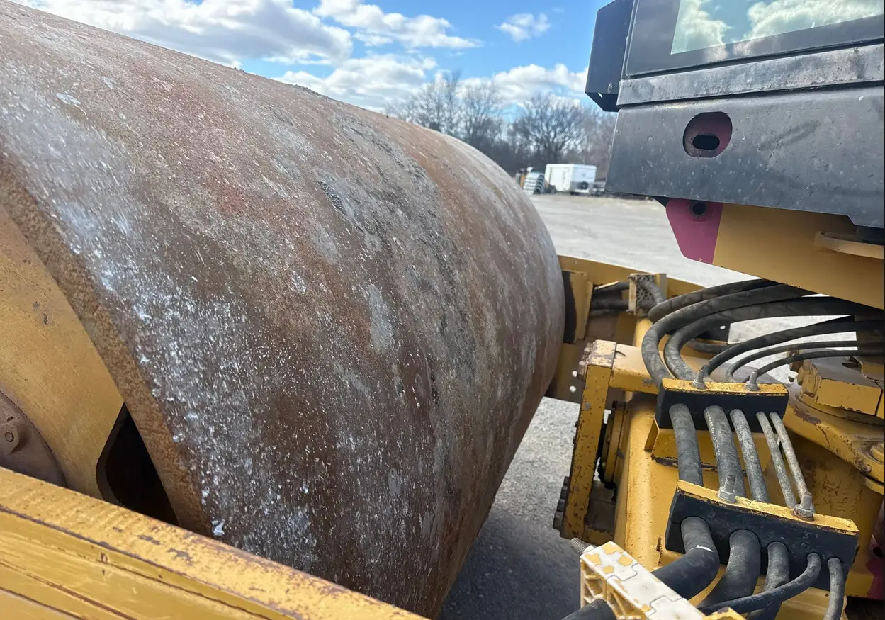 2007 Caterpillar CS563 single drum vibratory roller
