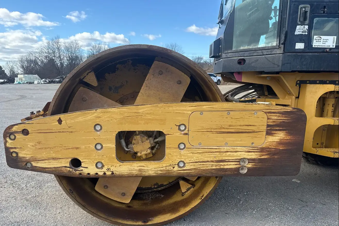 2007 Caterpillar CS563 single drum vibratory roller