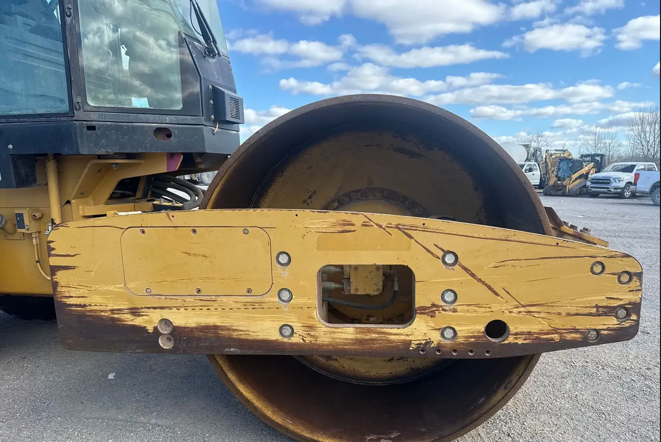 2007 Caterpillar CS563 single drum vibratory roller