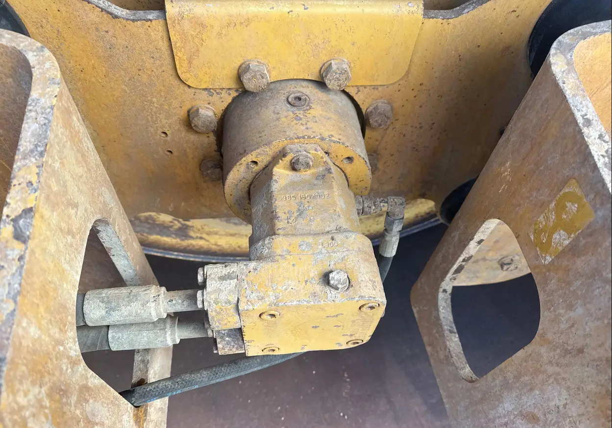 2007 Caterpillar CS563 single drum vibratory roller