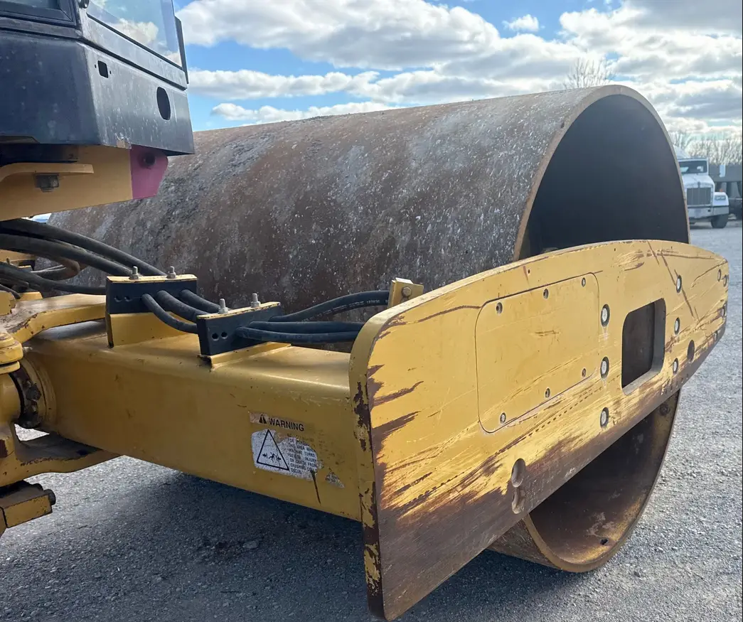 2007 Caterpillar CS563 single drum vibratory roller
