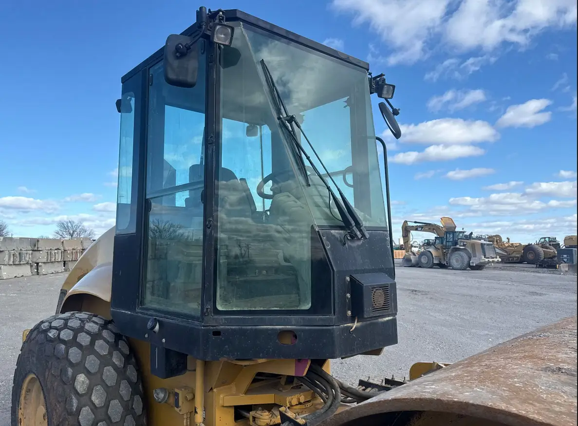 2007 Caterpillar CS563 single drum vibratory roller