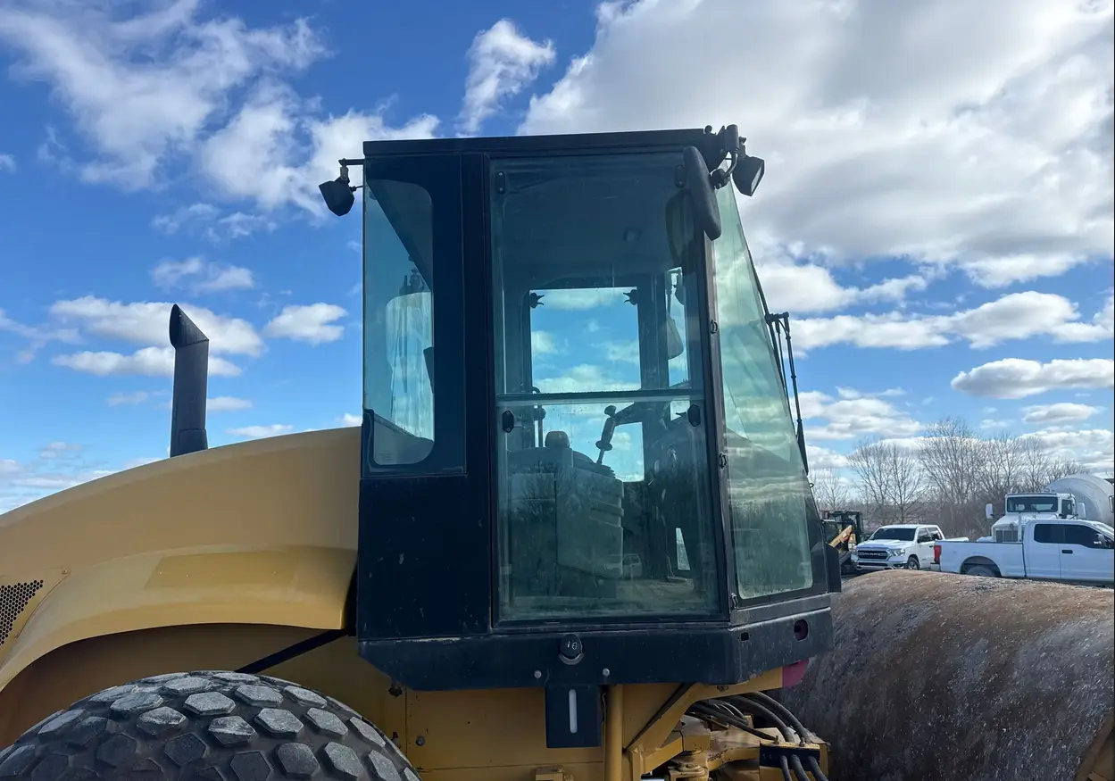 2007 Caterpillar CS563 single drum vibratory roller