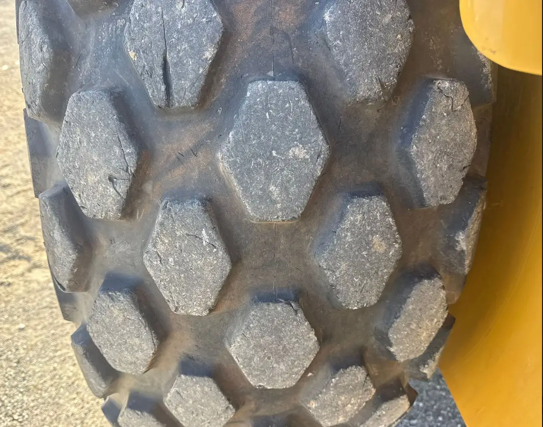 2007 Caterpillar CS563 single drum vibratory roller