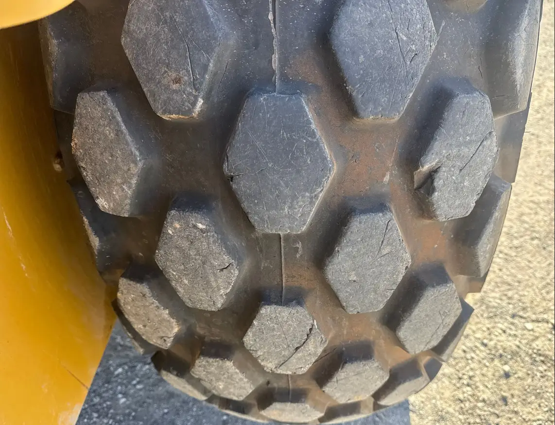 2007 Caterpillar CS563 single drum vibratory roller