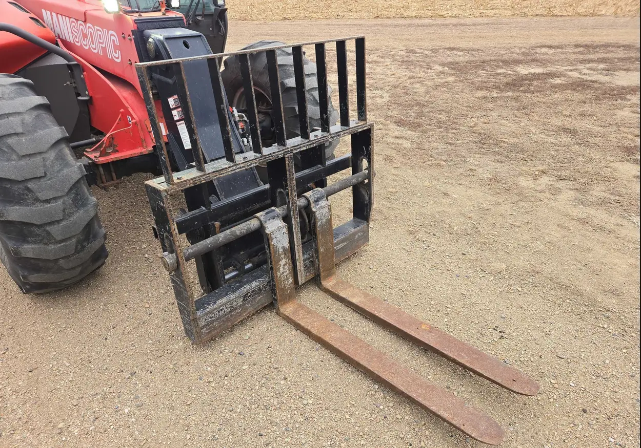 2010 Manitou MLT735 telehandler