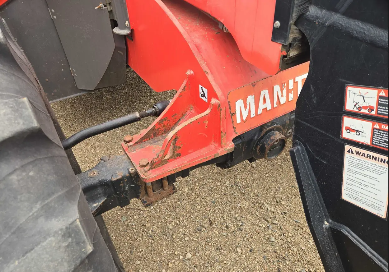 2010 Manitou MLT735 telehandler