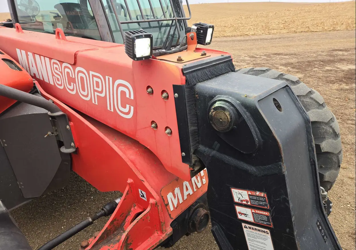 2010 Manitou MLT735 telehandler