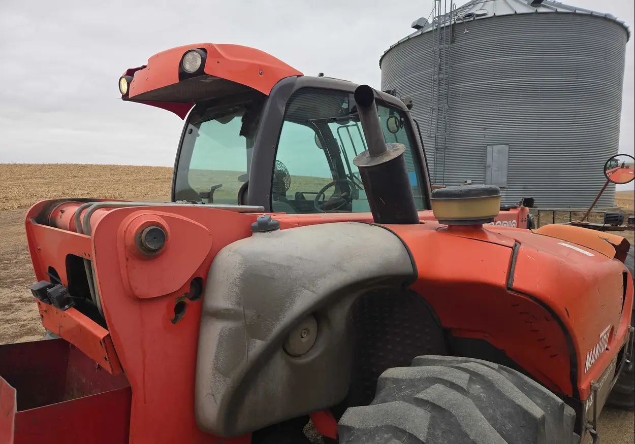 2010 Manitou MLT735 telehandler