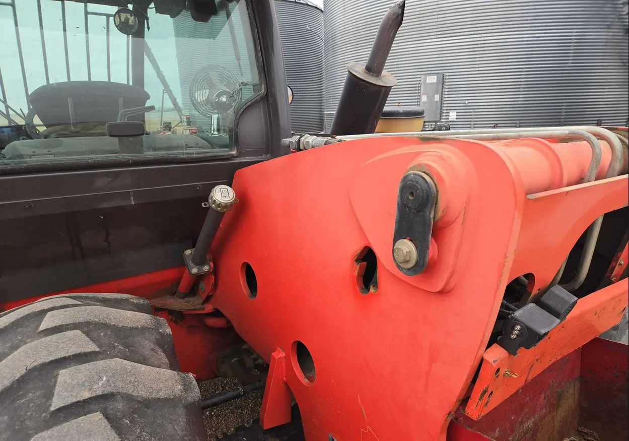 2010 Manitou MLT735 telehandler