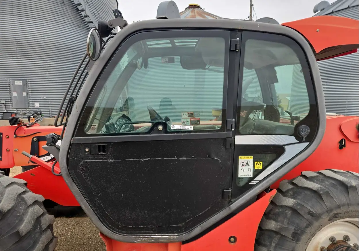2010 Manitou MLT735 telehandler