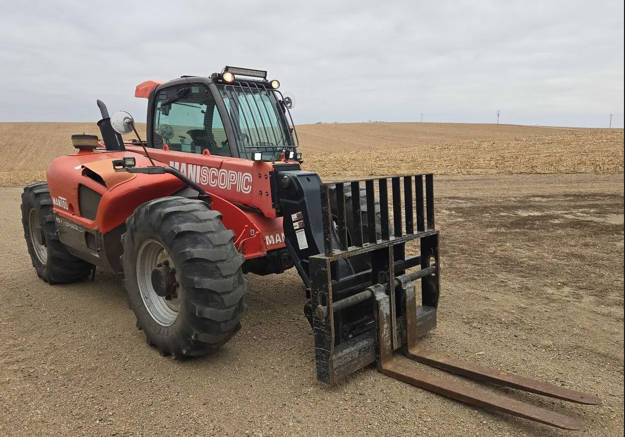 2010 Manitou MLT735 telehandler