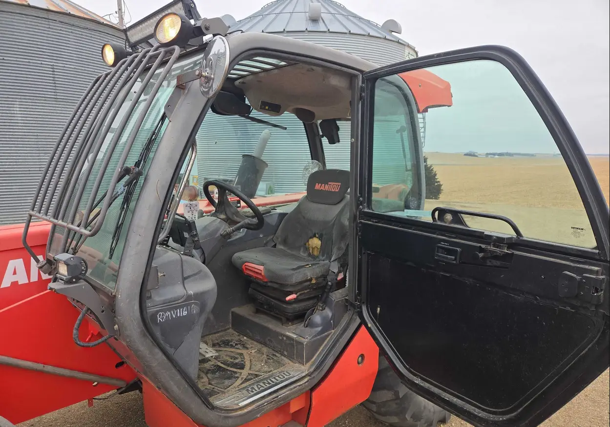 2010 Manitou MLT735 telehandler