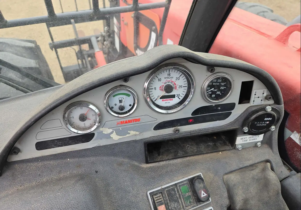 2010 Manitou MLT735 telehandler