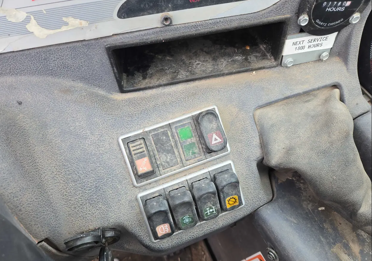 2010 Manitou MLT735 telehandler