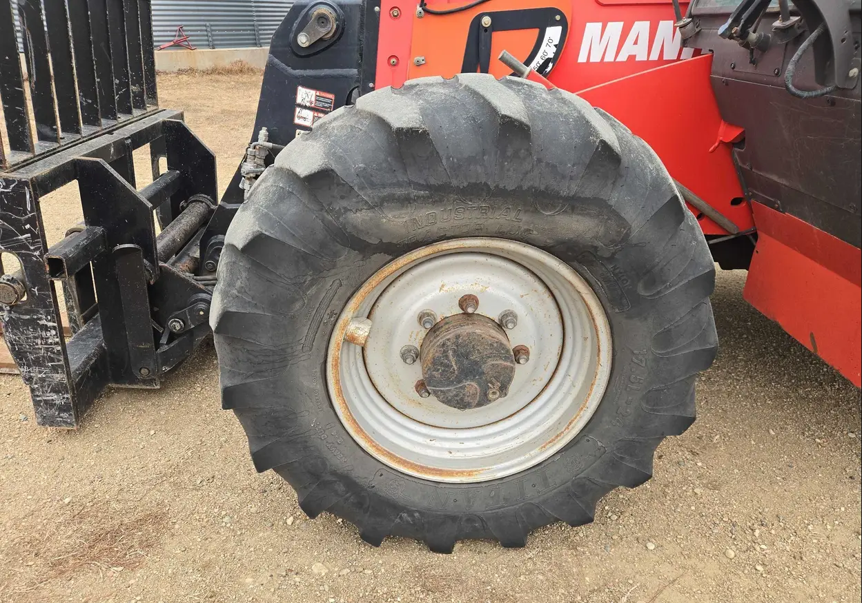 2010 Manitou MLT735 telehandler