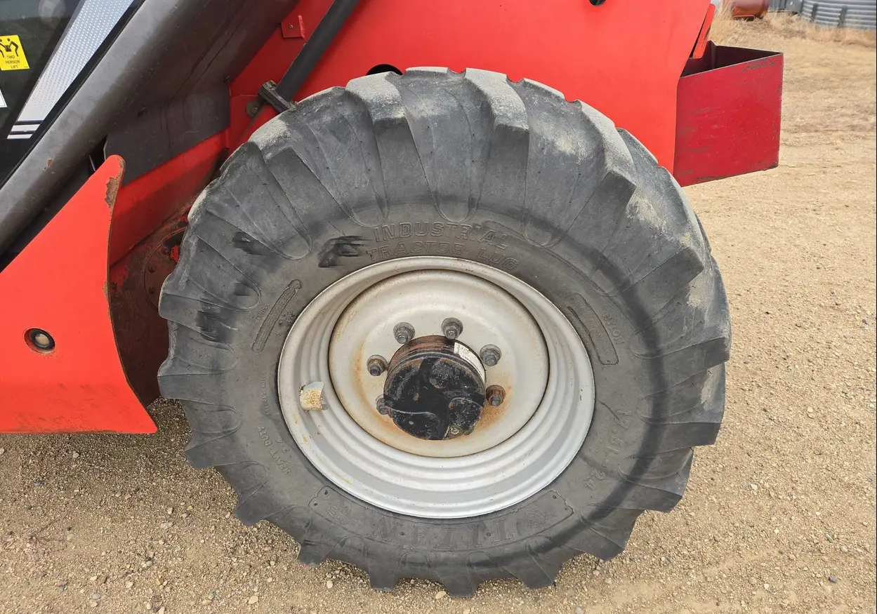2010 Manitou MLT735 telehandler