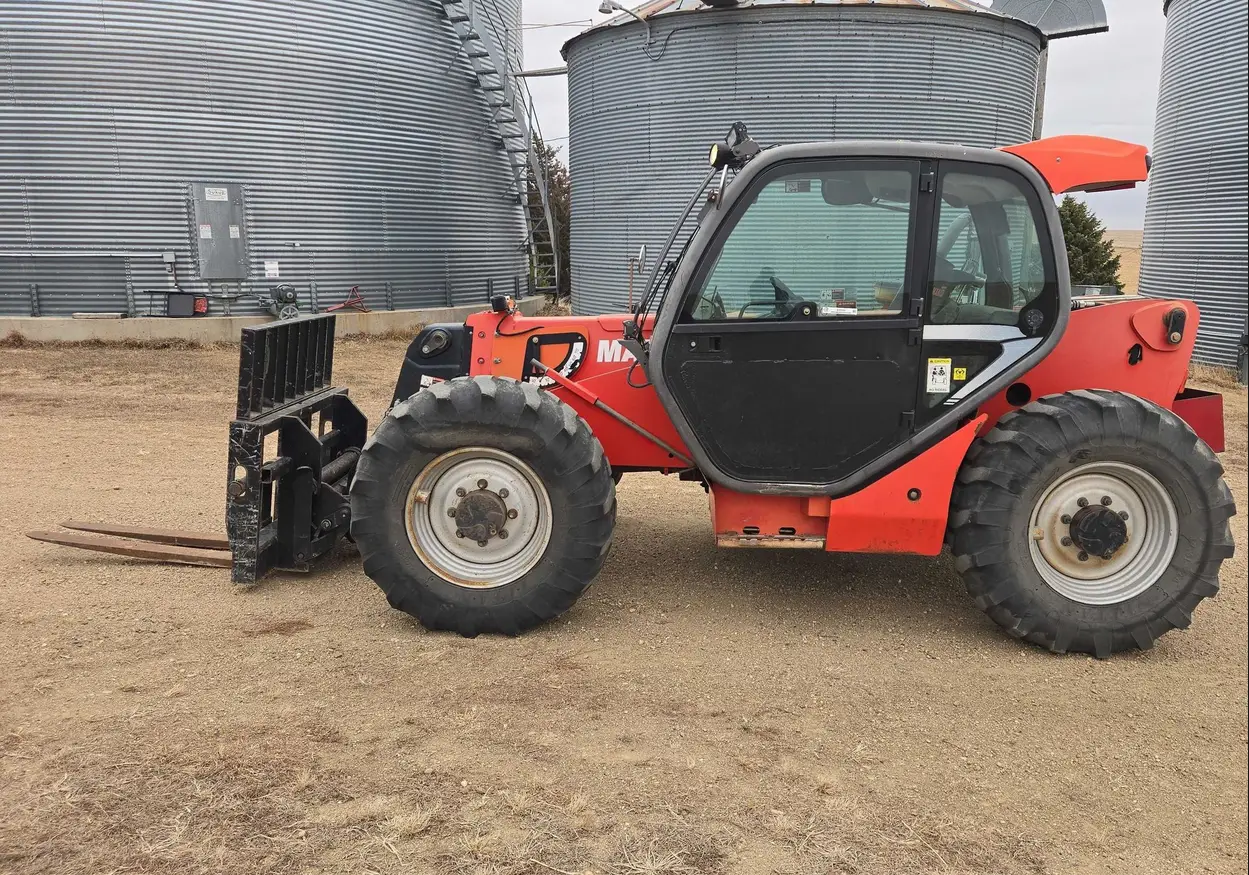 2010 Manitou MLT735 telehandler
