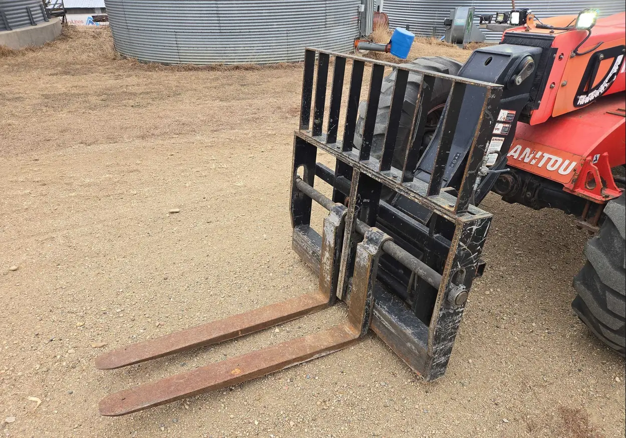 2010 Manitou MLT735 telehandler
