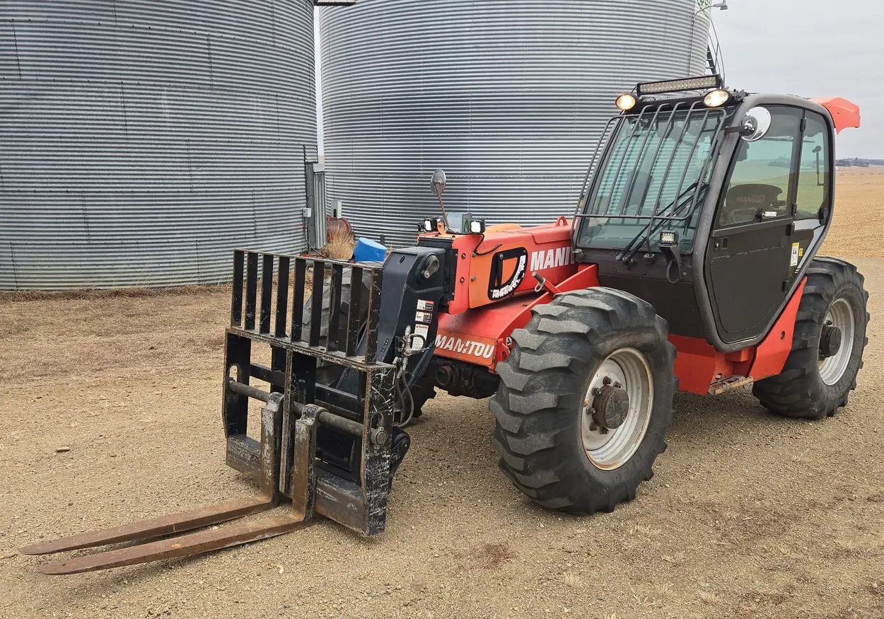 2010 Manitou MLT735 telehandler