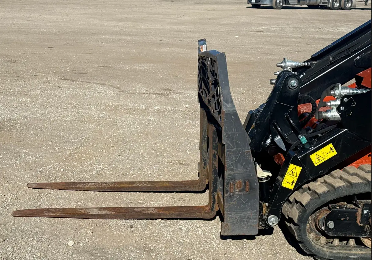 2022 Ditch Witch SK3000 compact utility loader