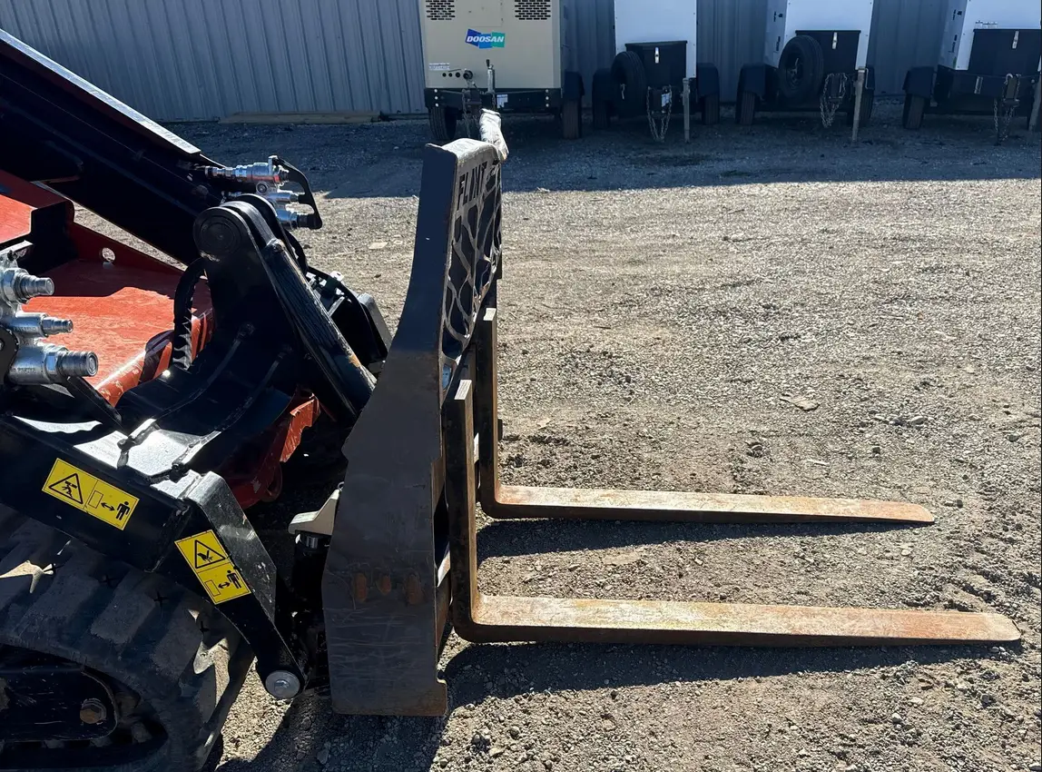 2022 Ditch Witch SK3000 compact utility loader