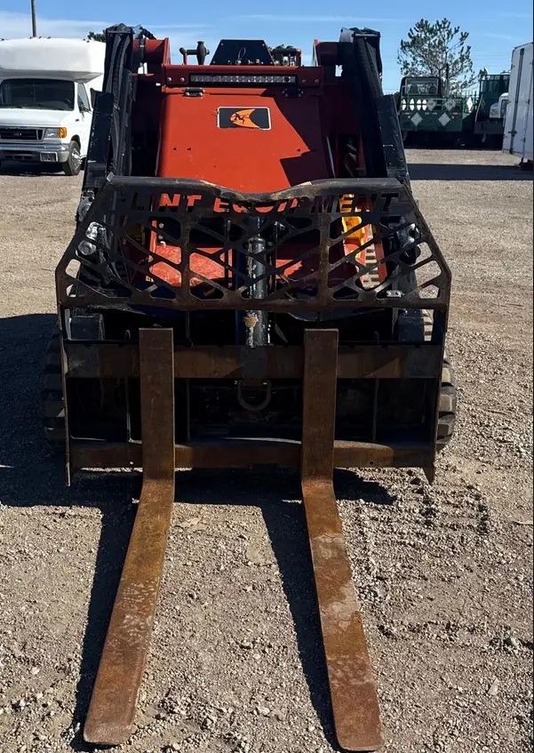 2022 Ditch Witch SK3000 compact utility loader
