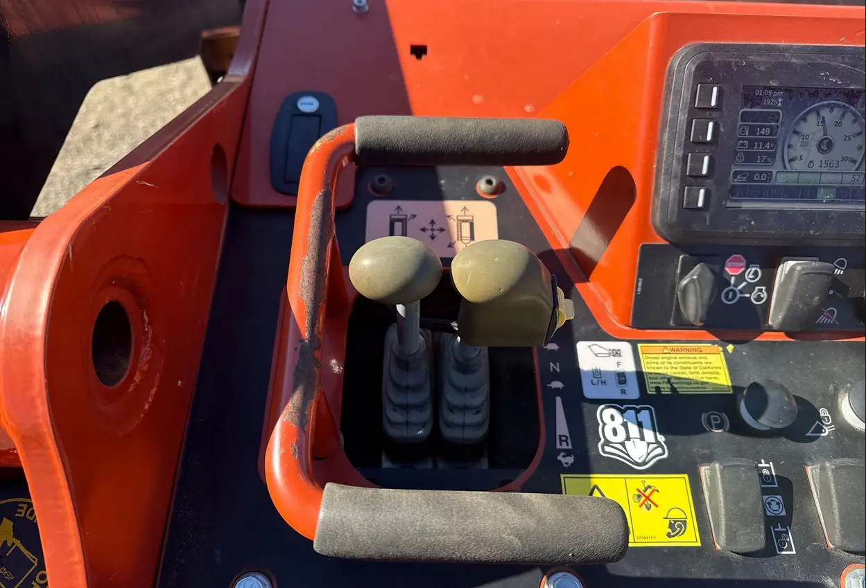 2022 Ditch Witch SK3000 compact utility loader