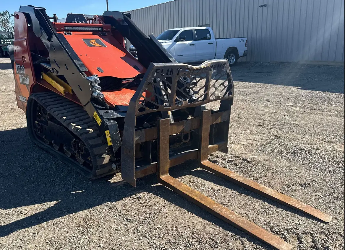 2022 Ditch Witch SK3000 compact utility loader
