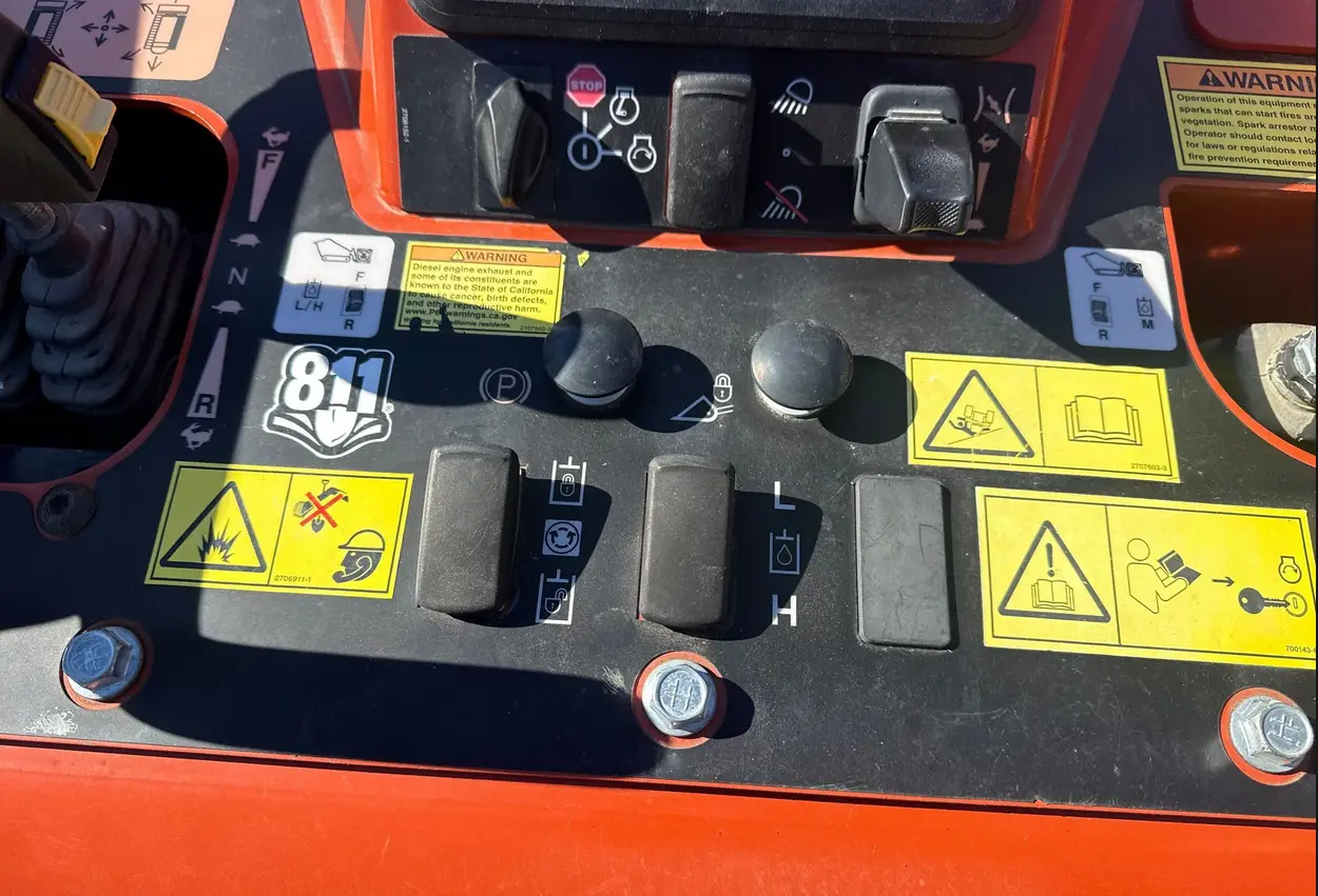2022 Ditch Witch SK3000 compact utility loader