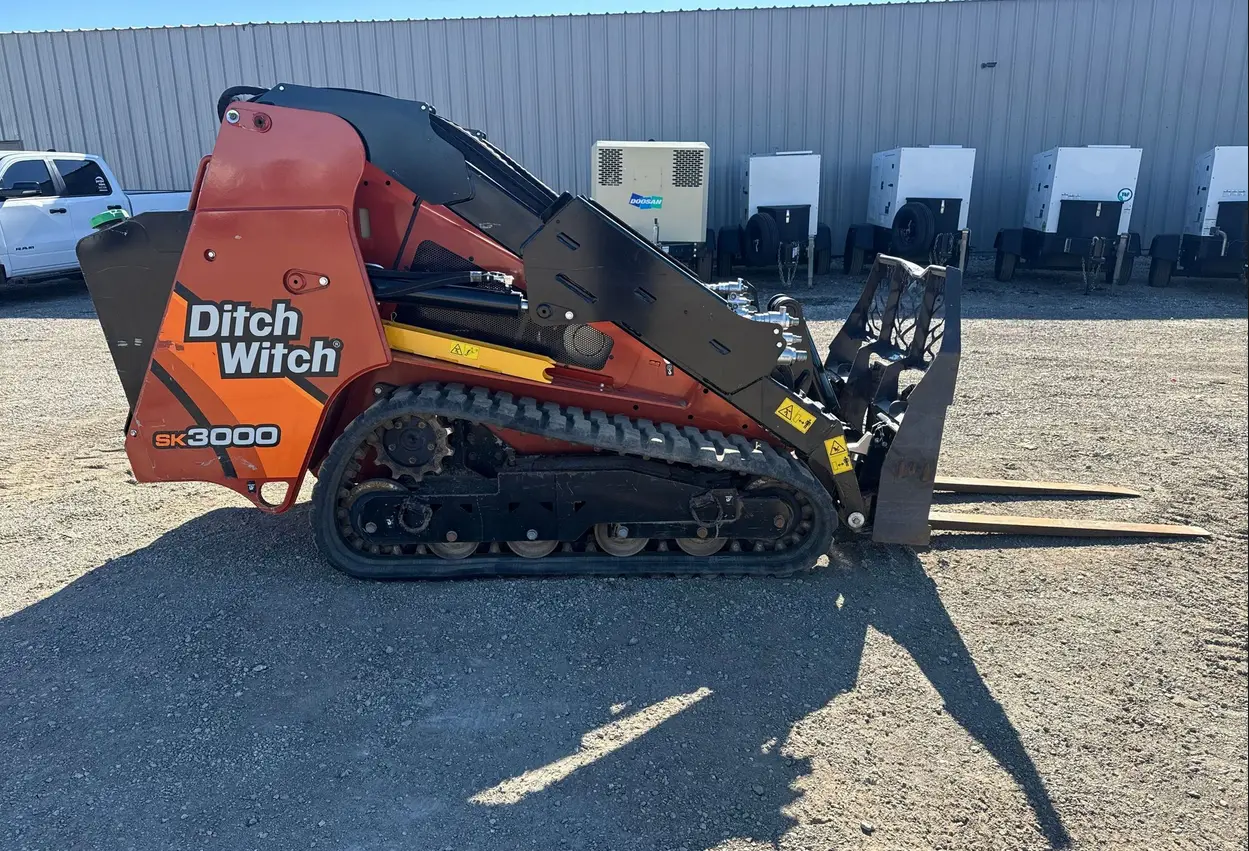 2022 Ditch Witch SK3000 compact utility loader