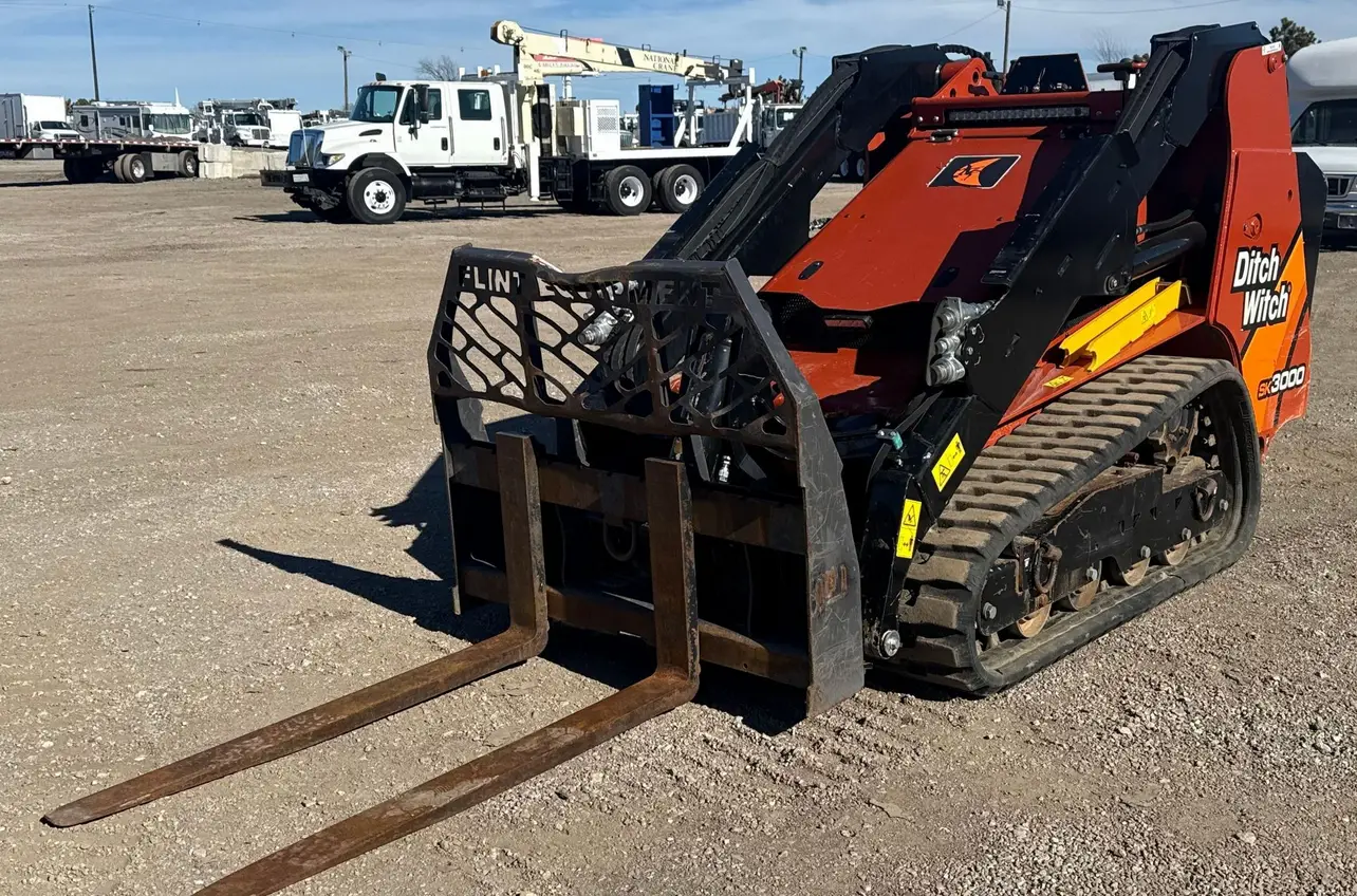 2022 Ditch Witch SK3000 compact utility loader
