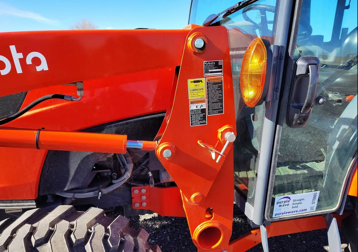 2023 Kubota MX5400HSTC MFWD tractor