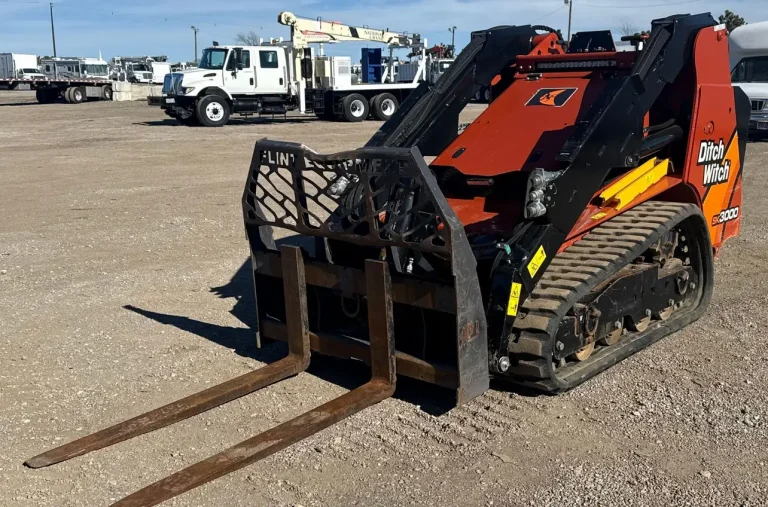 2022 Ditch Witch SK3000 compact utility loader